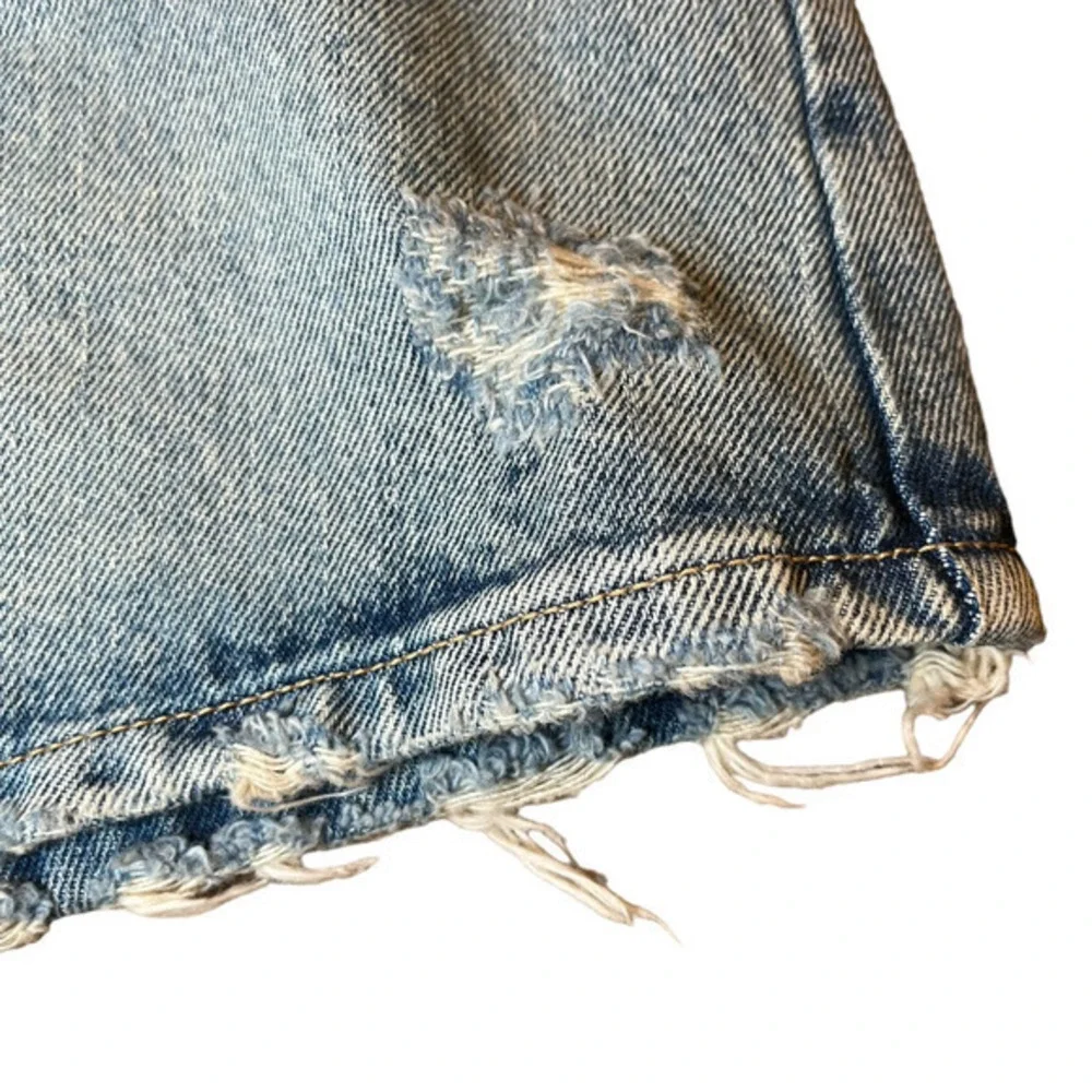 Retrofête‎ Shorts Blue Mid Rise Med Wash Distressed Accents Slit Pockets Size 26